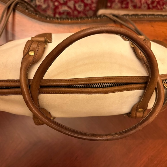 Vintage Coach White & Tan Satchel w/crossbody straps Pre-owned cond. & life left - Picture 4 of 9